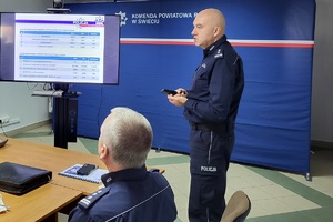 Komendant Powiatowy Policji w Świeciu omawia pracę policjantów za rok 2025