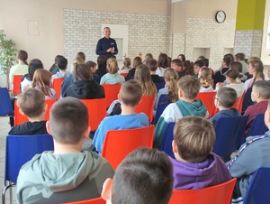 Policjant opowiada o bezpiecznych feriach