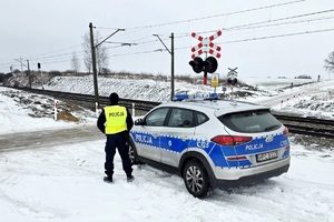 Funkcjonariusz przy przejeździe  kolejowym