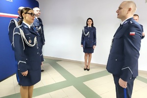 Dowódca uroczystości  melduje zakończenie ceremonii