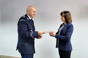 Komendant Policji w Świeciu dziękuje pracownikom cywilnym za ich pracę