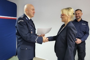 Komendant Policji w Świeciu dziękuje pracownikom cywilnym za ich pracę
