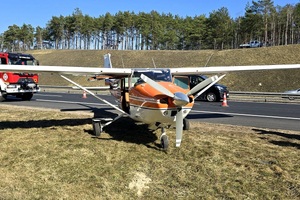 Awionetka wylądowała na autostradzie