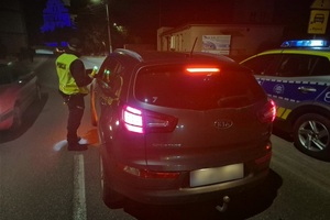 Policjanci prowadzący działania polegające na kontroli trzeźwości kierujacych