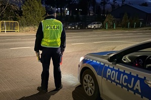 Policjanci prowadzący działania polegające na kontroli trzeźwości kierujacych