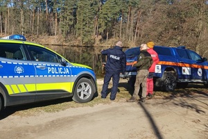 Funkcjonariusze prowadzą kontrolę terenów Parku oraz obszarów przywodnych