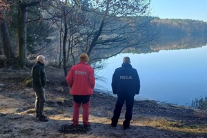 Funkcjonariusze prowadzą kontrolę terenów Parku oraz obszarów przywodnych