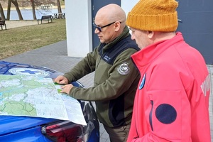 Funkcjonariusze prowadzą kontrolę terenów Parku oraz obszarów przywodnych