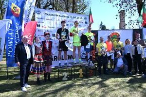 Policjanci biorący udział w zaodach sportowych