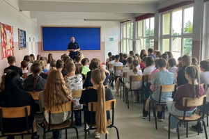 Spotkanie dzielnicowych z uczniami i przedszkolakami