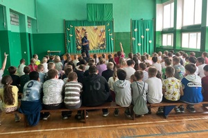 Spotkanie dzielnicowych z uczniami i przedszkolakami