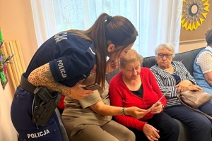 Policjantka radzi Seniorom, jak nie dać się oszukać