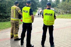 Funkcjonariusze zabezpieczają bieg w Świekatowie