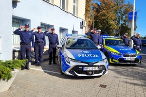 Funkcjonariusze oddają hołd poległemu na służbie policjantowi sierżantowi Natanowi Sieroniowi z Komendy Powiatowej Policji w Bolesławcu