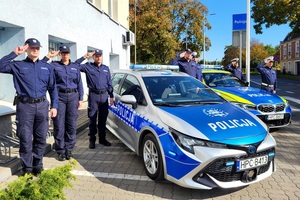 Funkcjonariusze oddają hołd poległemu na służbie policjantowi sierżantowi Natanowi Sieroniowi z Komendy Powiatowej Policji w Bolesławcu