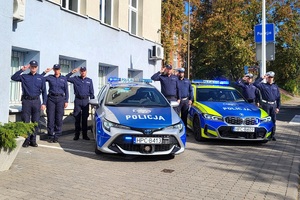 Funkcjonariusze oddają hołd poległemu na służbie policjantowi sierżantowi Natanowi Sieroniowi z Komendy Powiatowej Policji w Bolesławcu