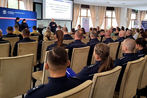 Uczestnicy konferencji podczas wykładów i warsztatów